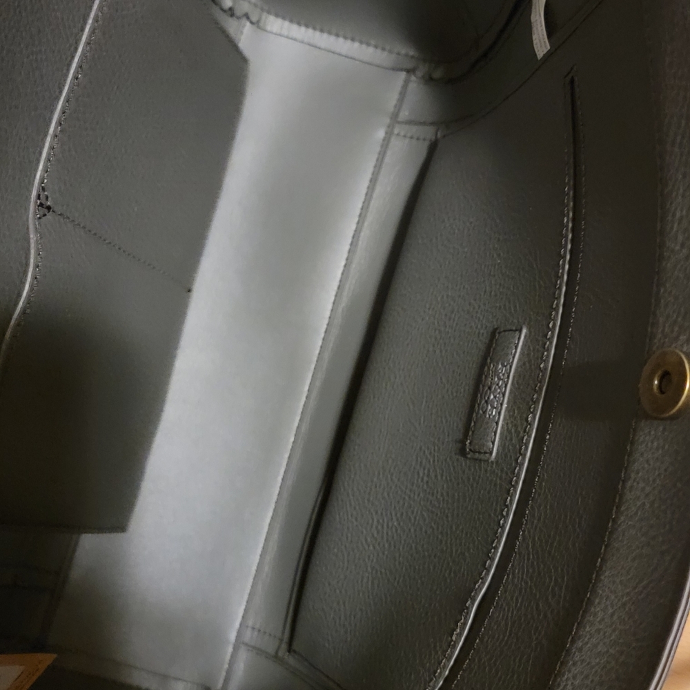Elegant Gray Tote Bag with Pouch - Picture 5 of 7